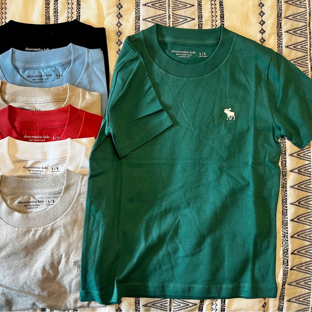 NEW multi-pack 7 Abercrombie Boys size 5/6 A&F esentials classic fit T-Shirts